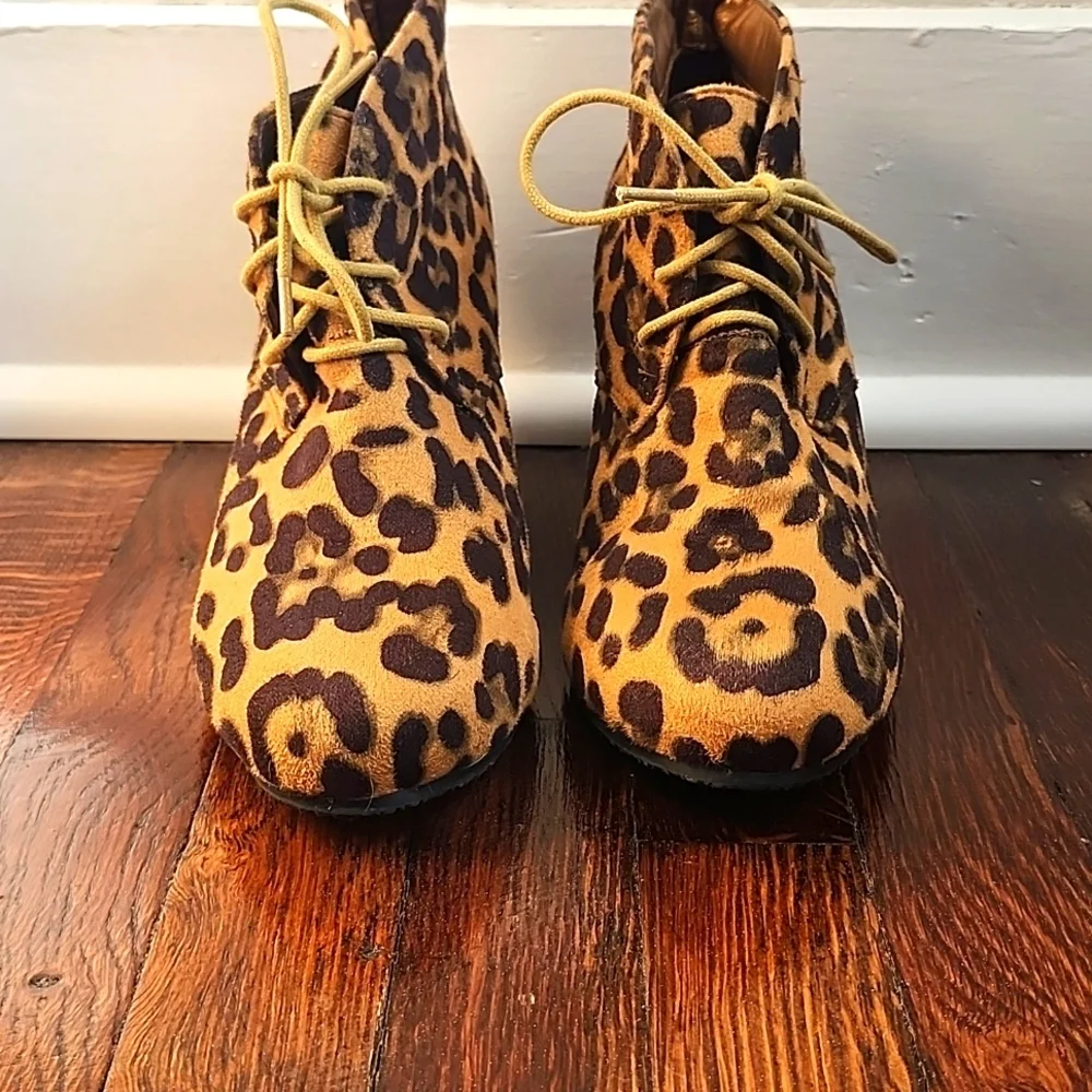 EUC Bella Marie Leopard Print Lace Up Booties